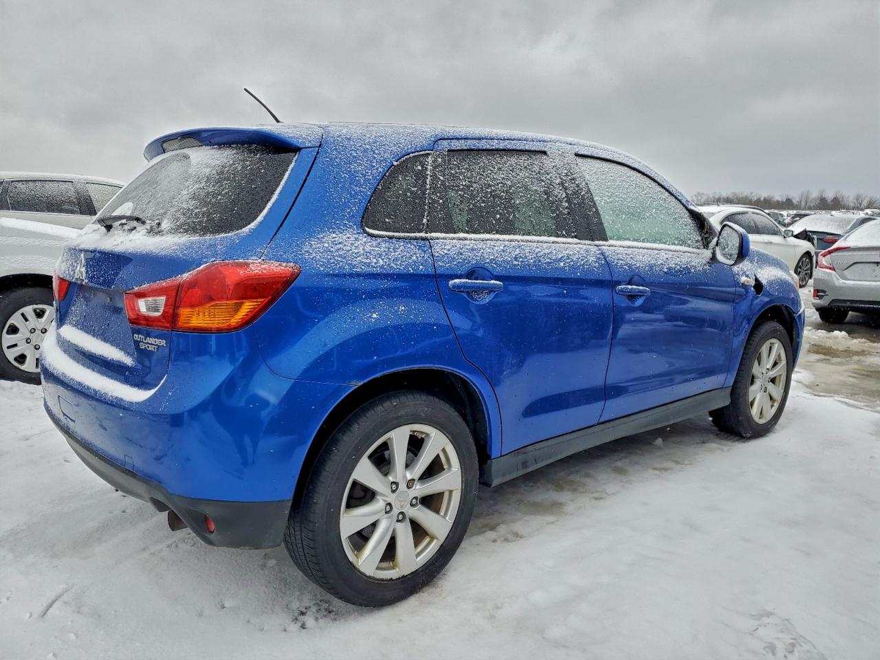 MITSUBISHI OUTLANDER ES