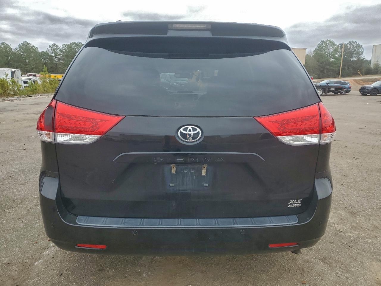 TOYOTA SIENNA XLE