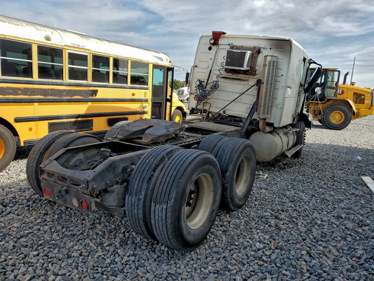 Lot #3311582796 2005 VOLVO VNL