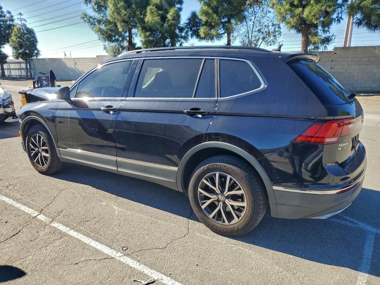 VOLKSWAGEN TIGUAN SE