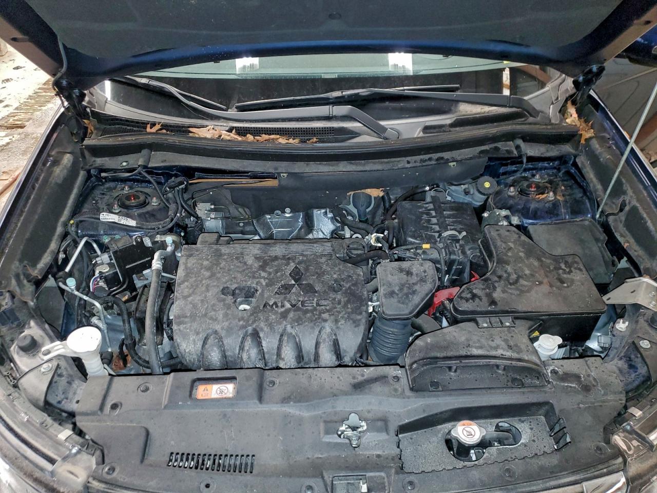 MITSUBISHI OUTLANDER SE