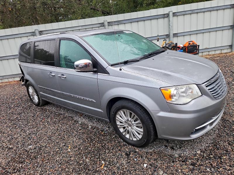 2015 CHRYSLER TOWN & COU #3303731434