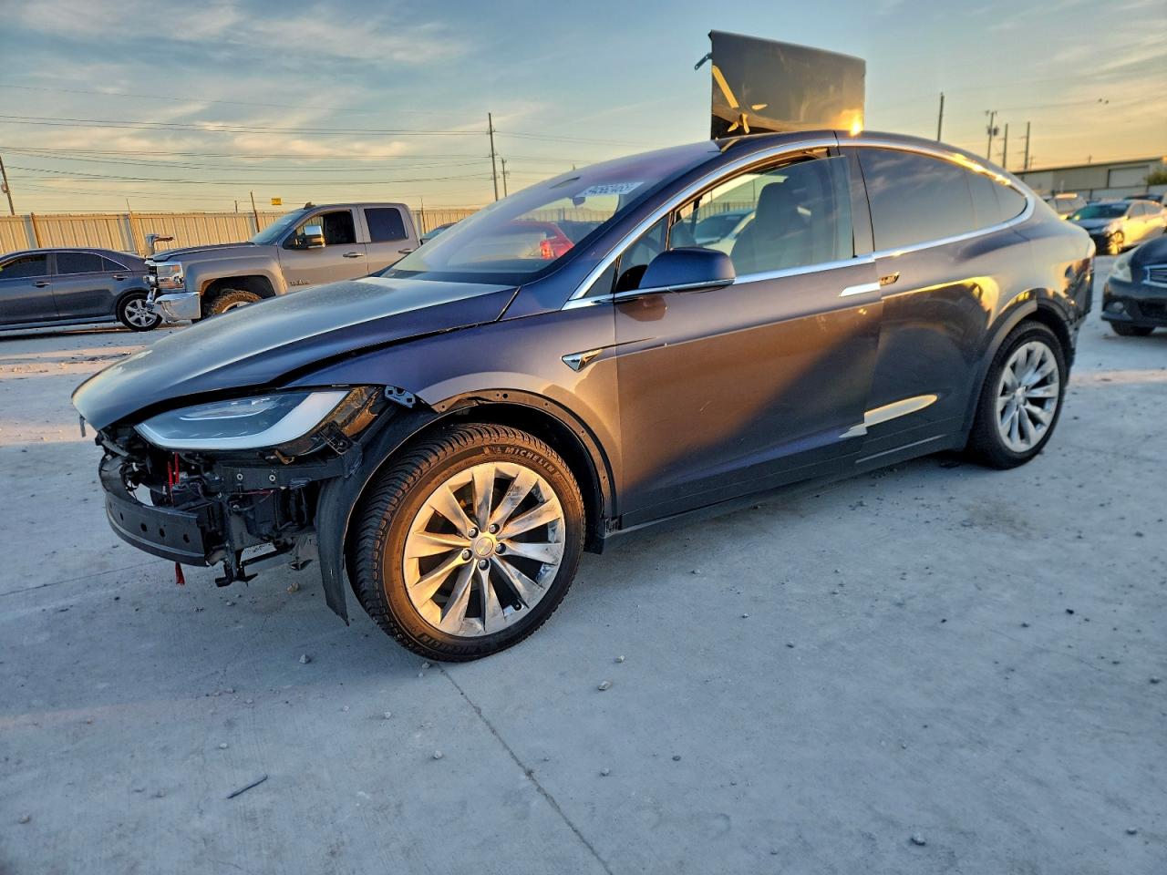 TESLA MODEL X