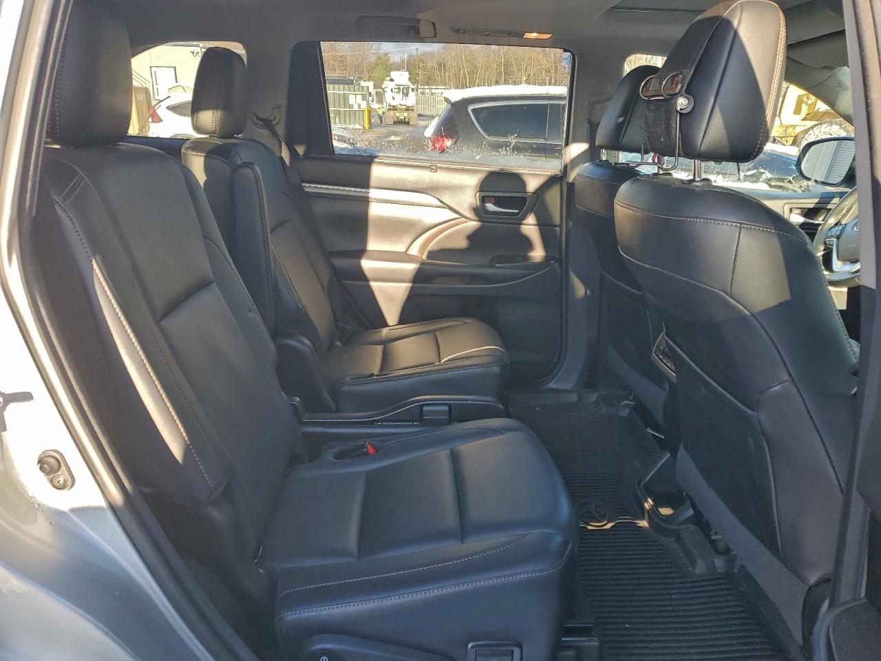 Lot #3316639498 2018 TOYOTA HIGHLANDER