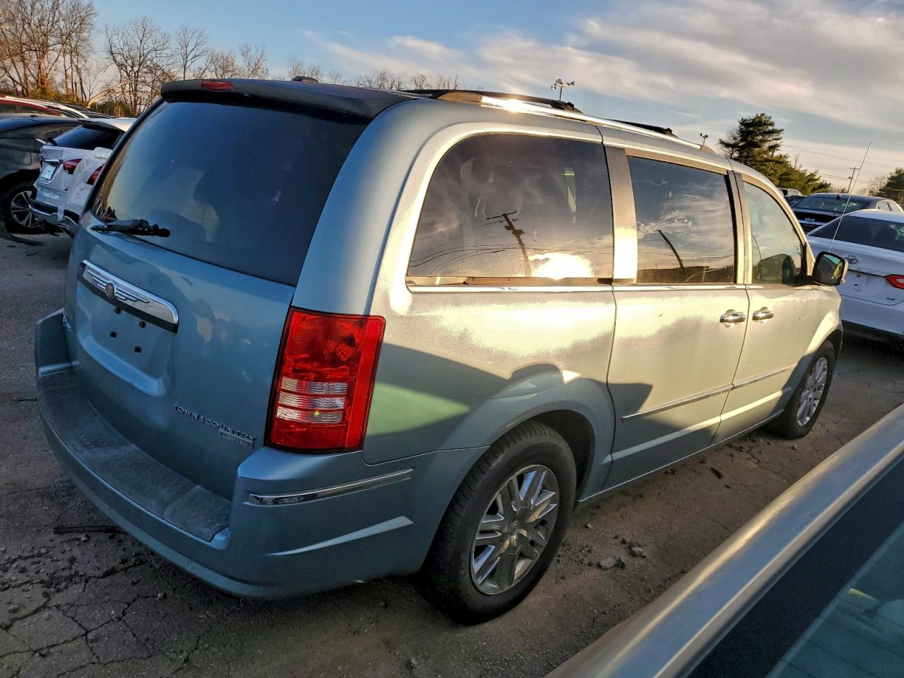 Lot #3309412995 2010 CHRYSLER TOWN & COU