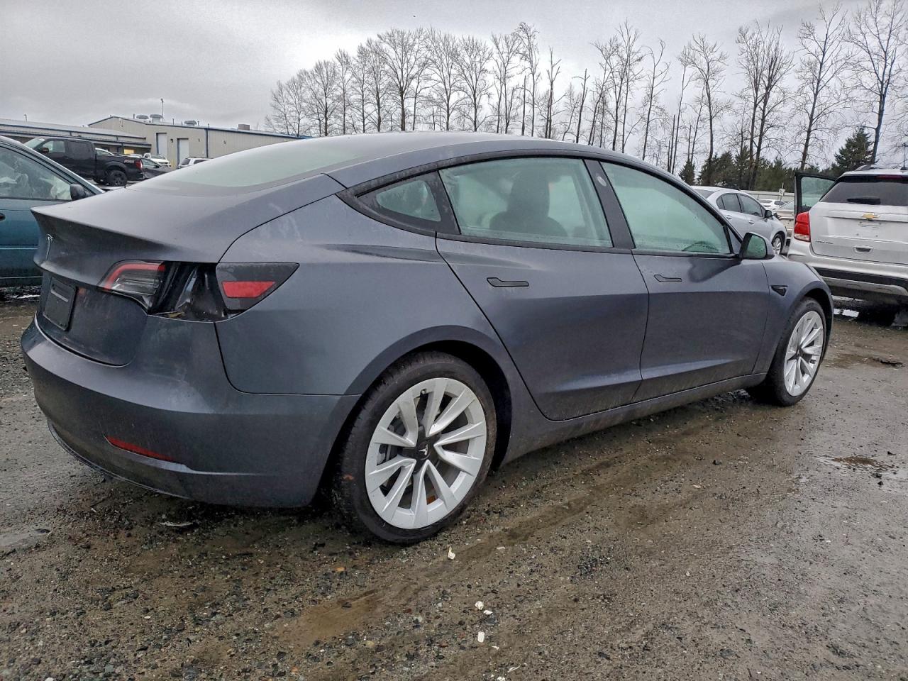 TESLA MODEL 3