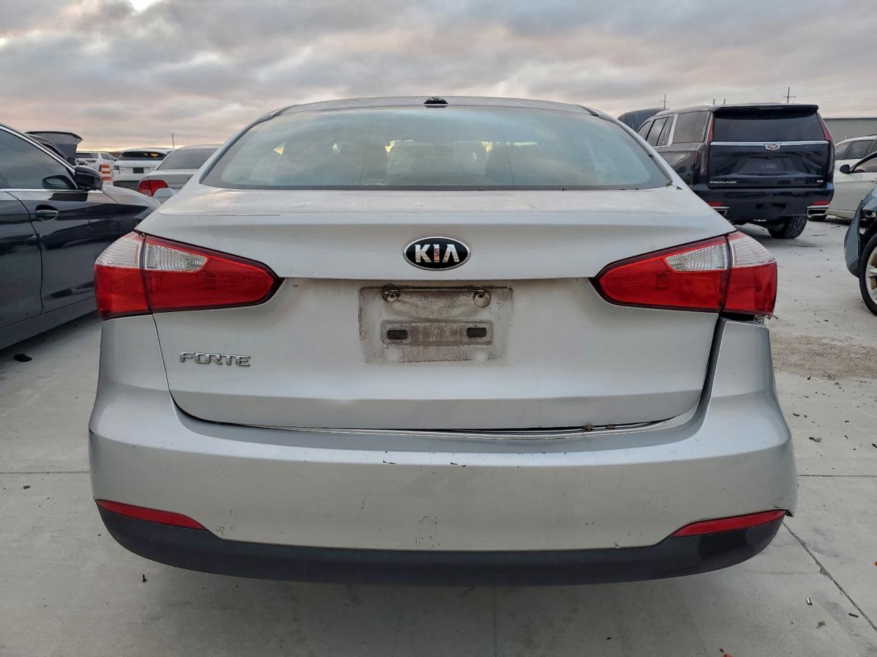 Lot #3319095294 2016 KIA FORTE LX