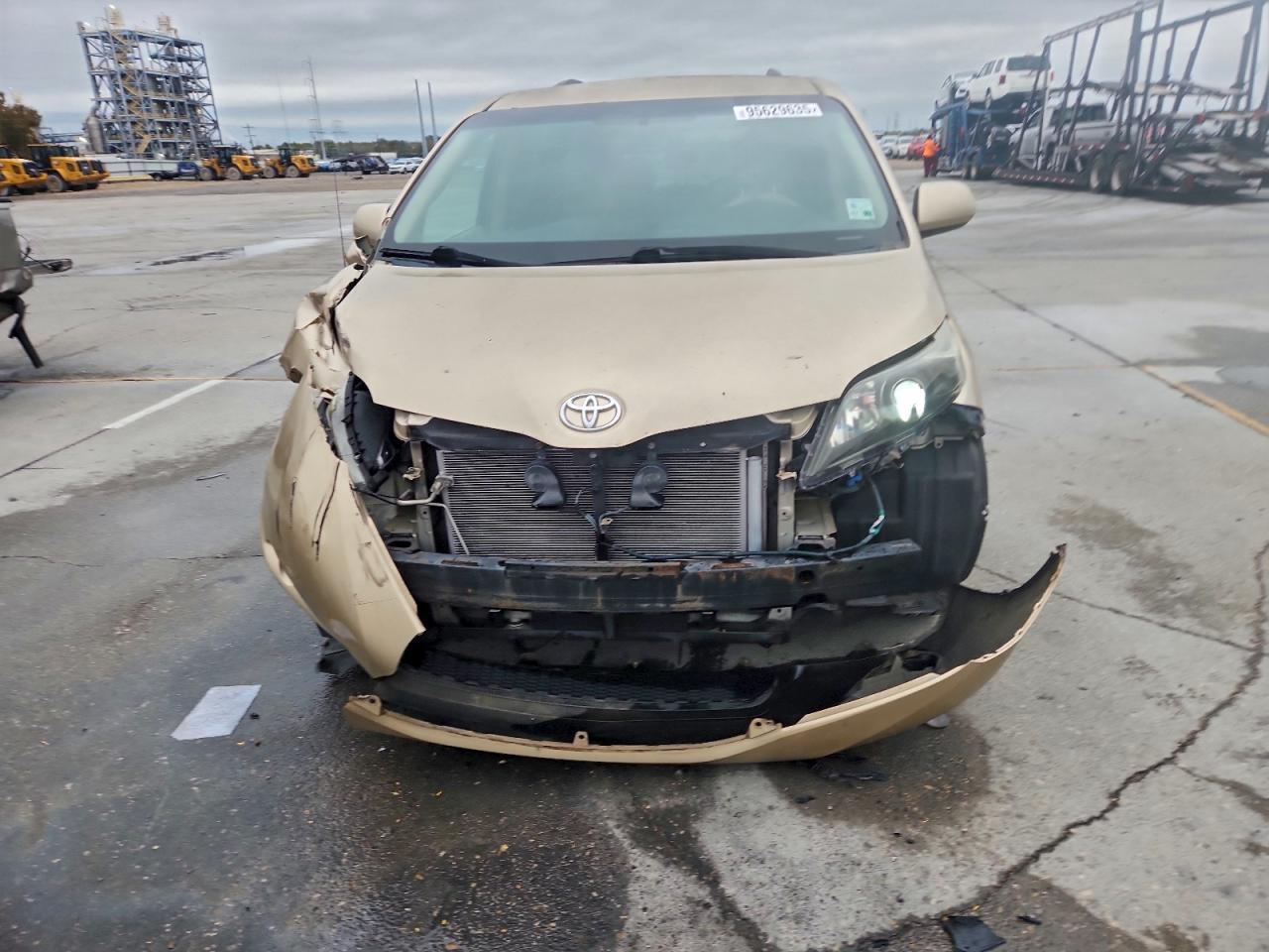 Lot #3305505097 2011 TOYOTA SIENNA LE