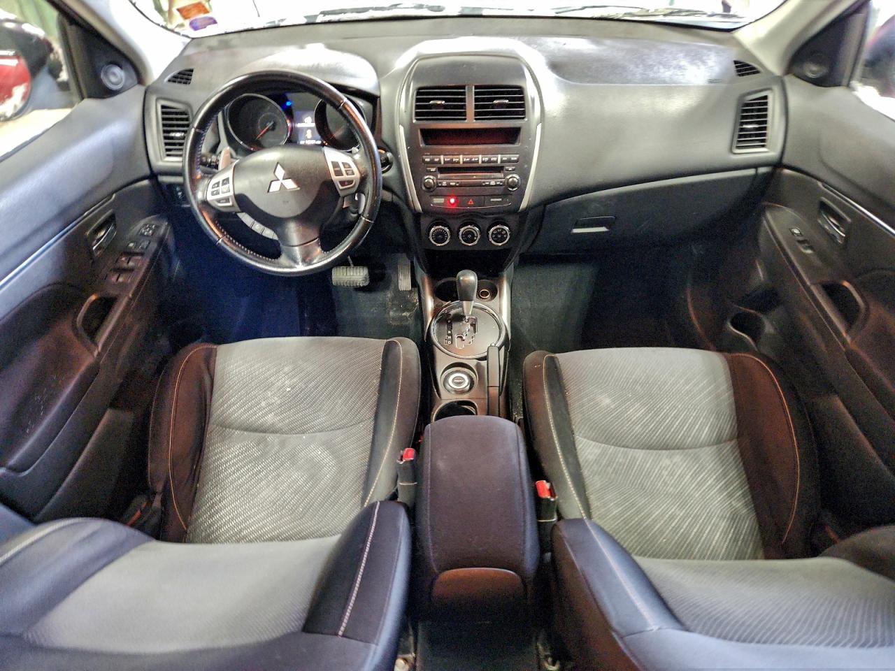 MITSUBISHI OUTLANDER SE