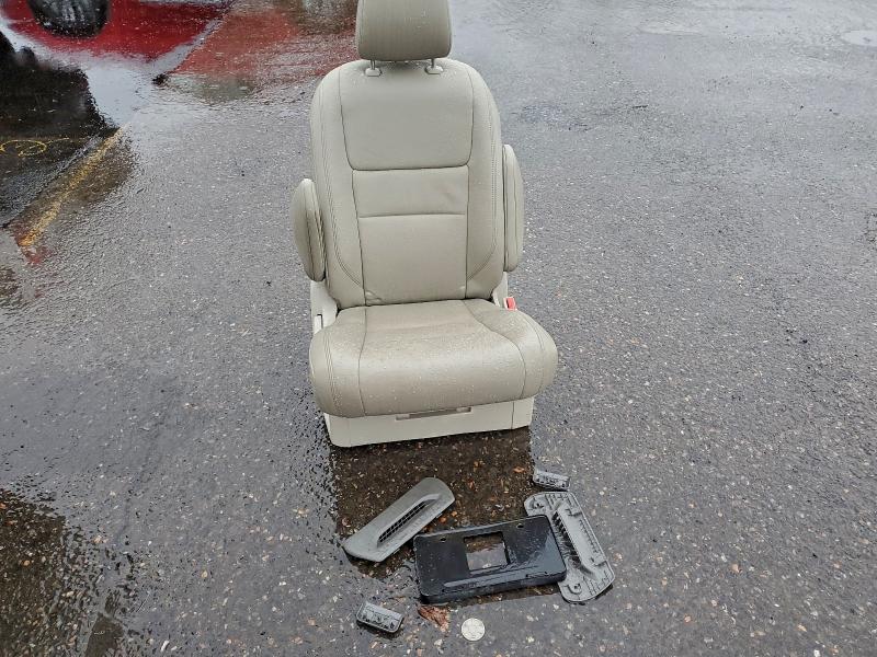 2015 TOYOTA SIENNA XLE #3310304976