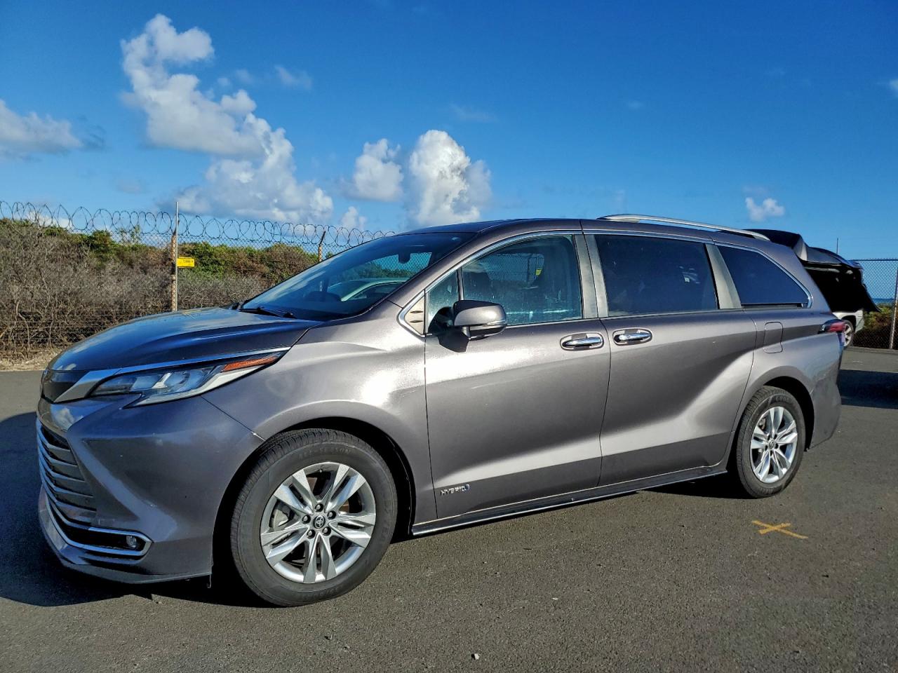 TOYOTA SIENNA LIMITED