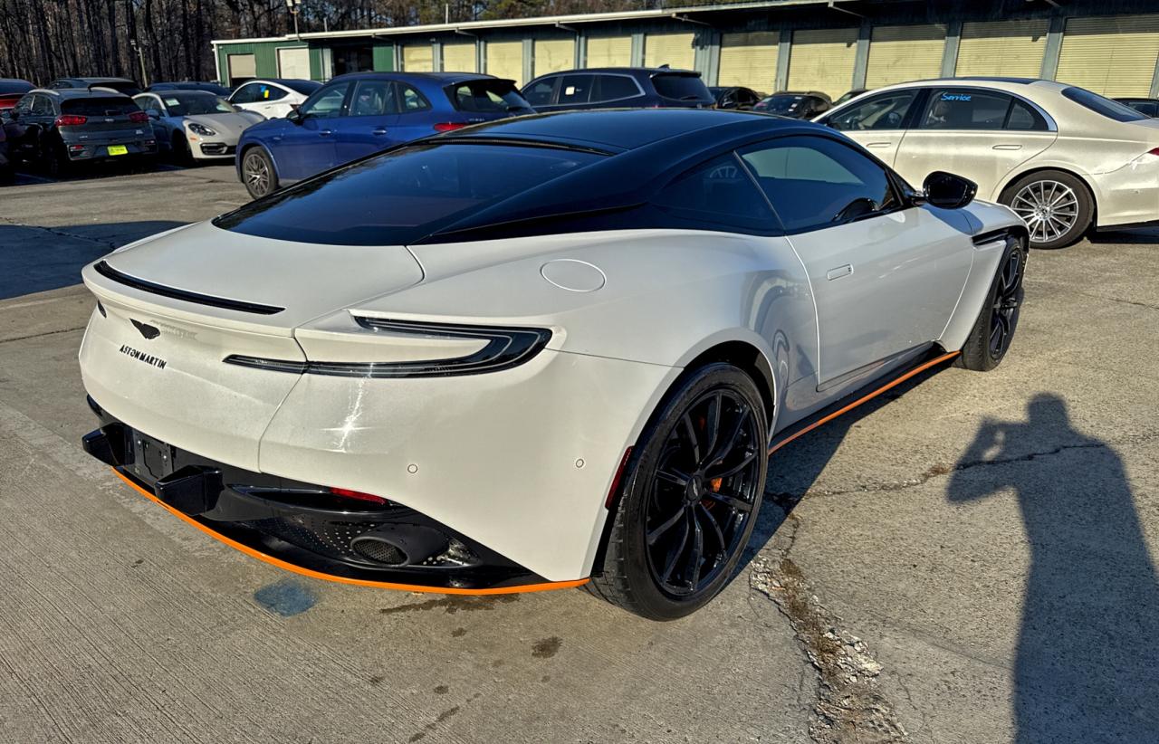 ASTON MARTIN DB11