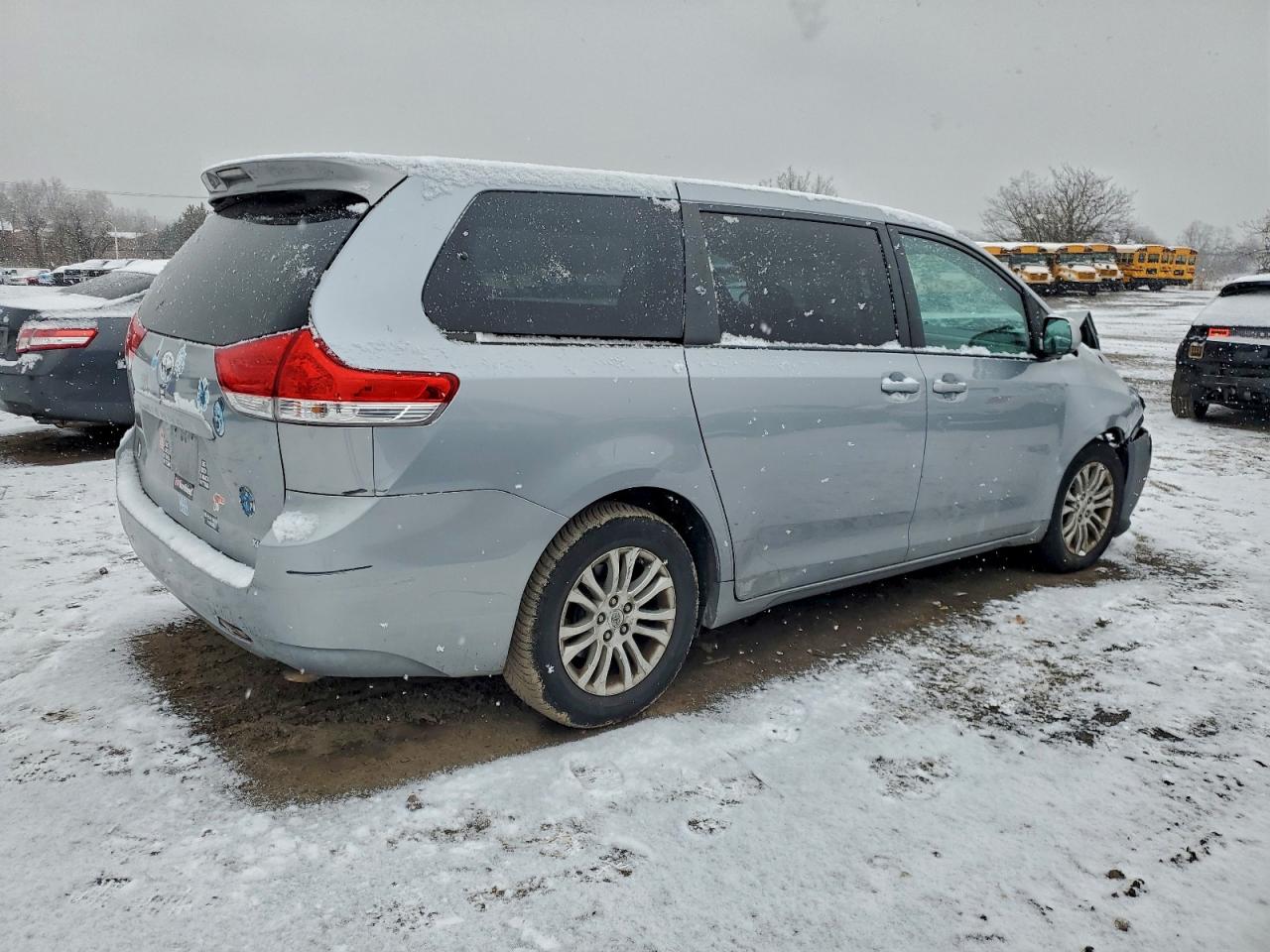 Lot #3309627096 2013 TOYOTA SIENNA XLE
