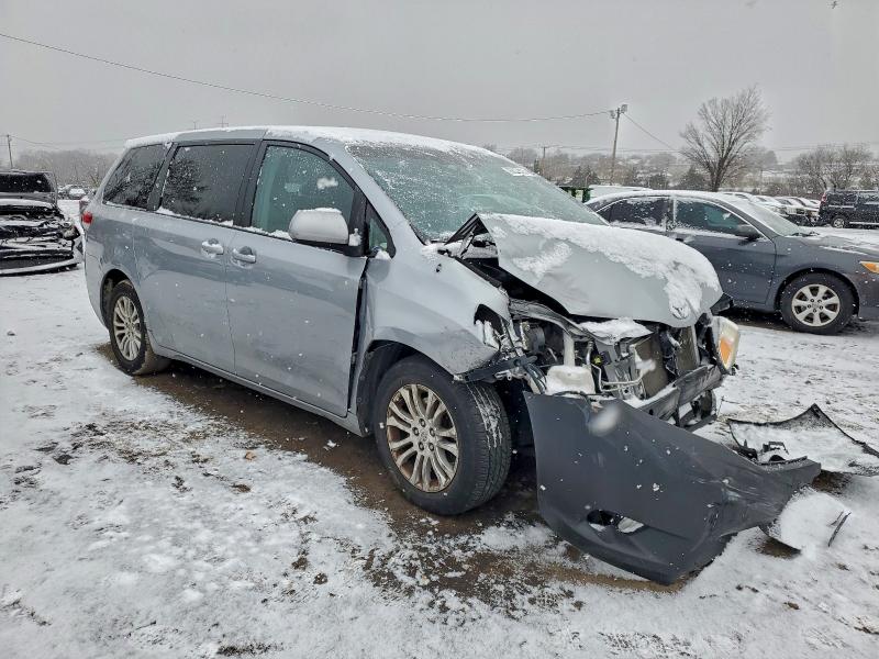 2013 TOYOTA SIENNA XLE #3309627096