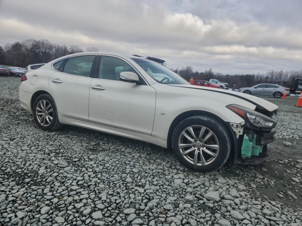 INFINITI Q70 3.7 LUXE