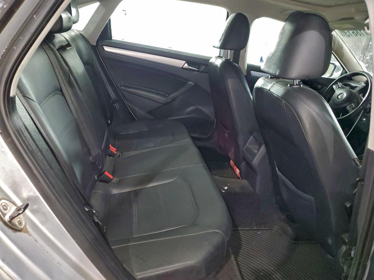 VOLKSWAGEN PASSAT SE