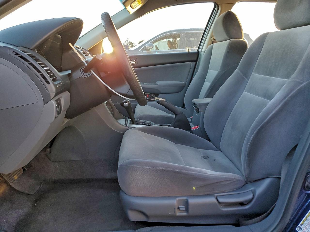 Lot #3318082403 2004 HONDA ACCORD EX