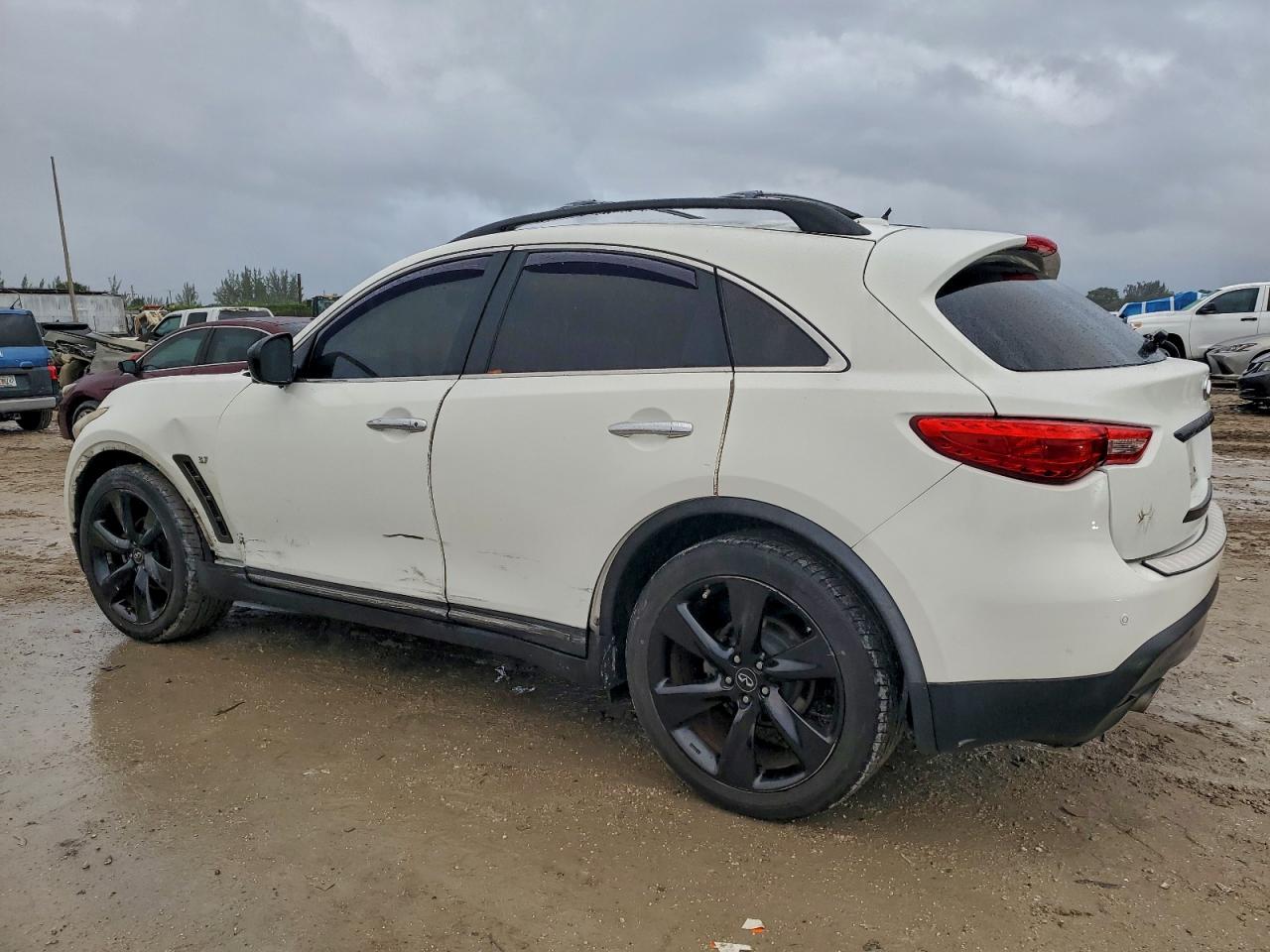 INFINITI QX70
