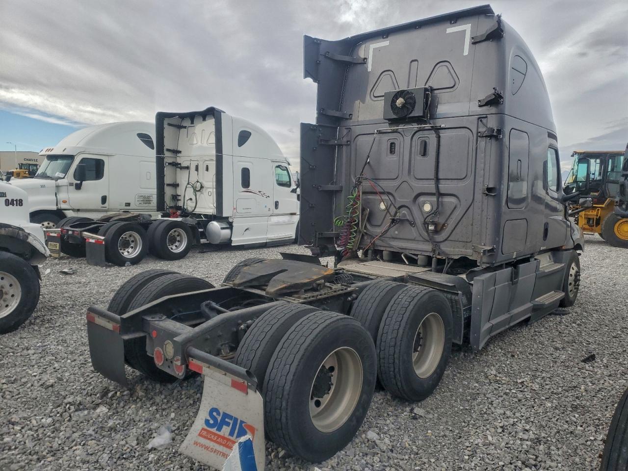 Lot #3302717005 2020 FREIGHTLINER CASCADIA 1
