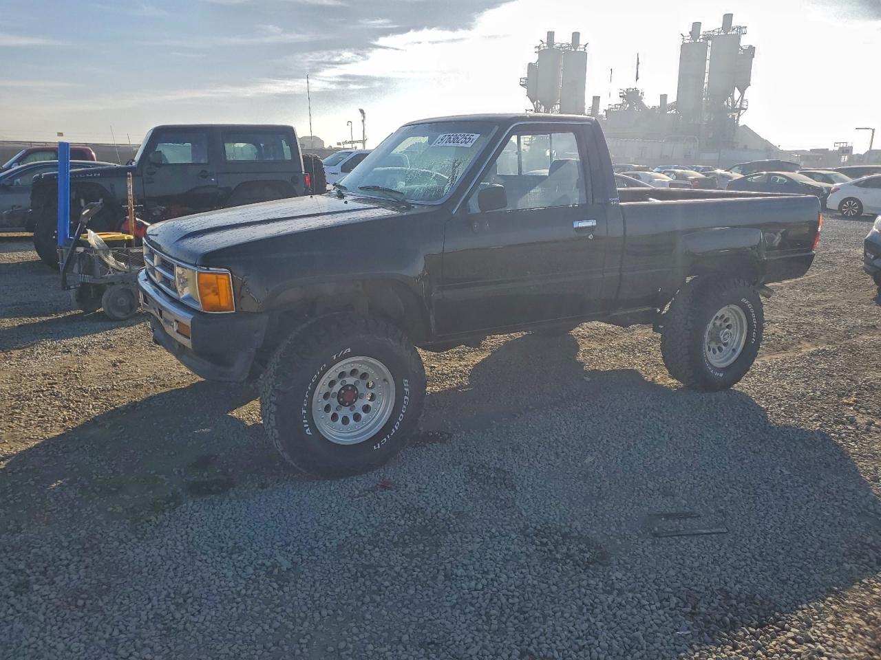 Lot #3319231720 1988 TOYOTA PICKUP SHO