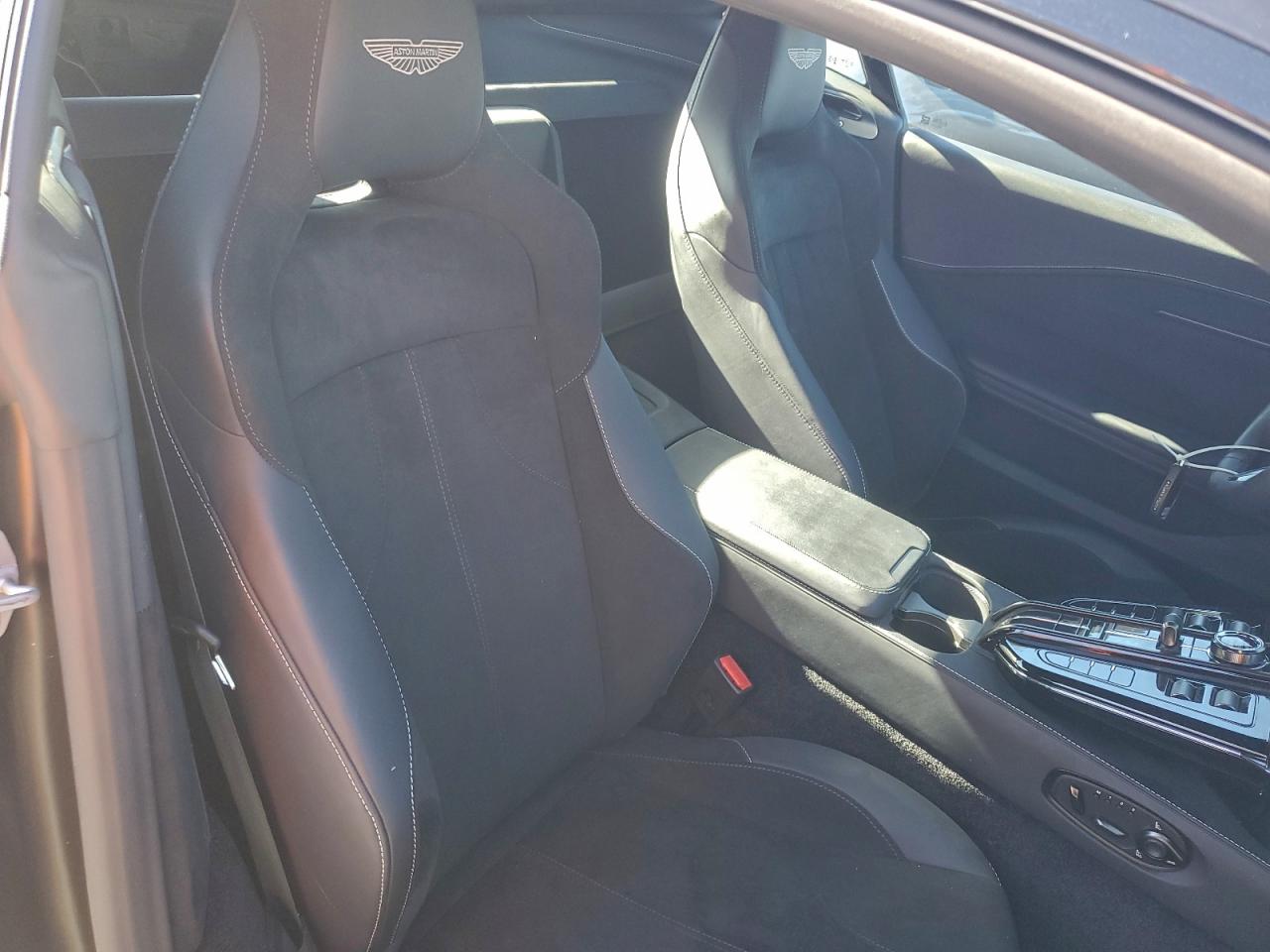 ASTON MARTIN VANTAGE