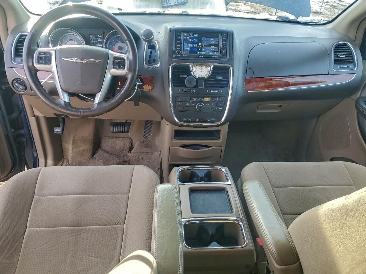 Lot #3317735126 2013 CHRYSLER TOWN & COU