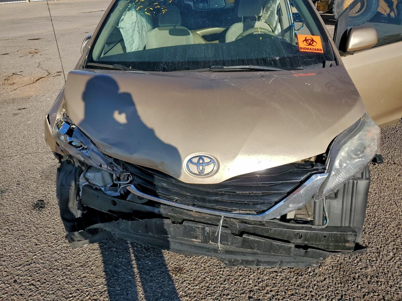 Lot #3315942100 2011 TOYOTA SIENNA LE