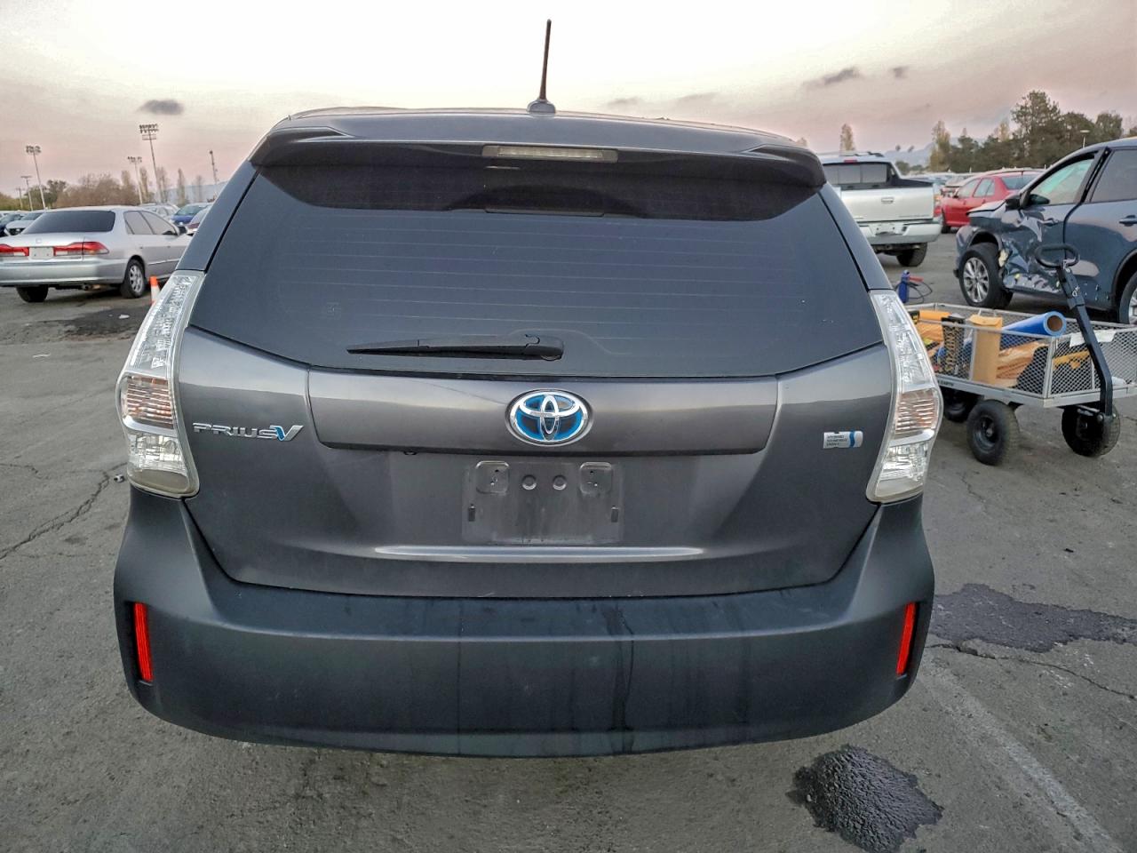 TOYOTA PRIUS V