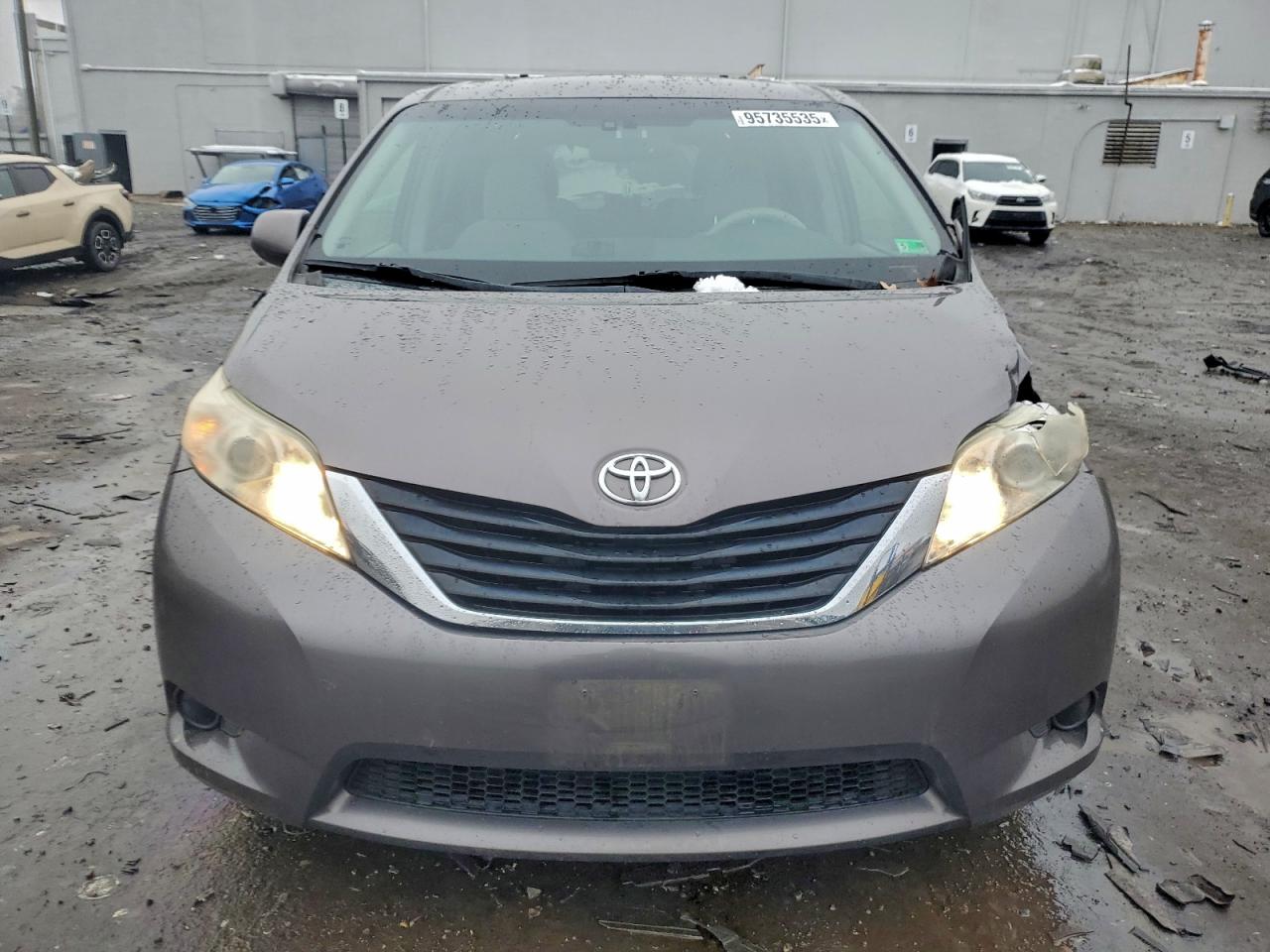 Lot #3315999092 2013 TOYOTA SIENNA LE