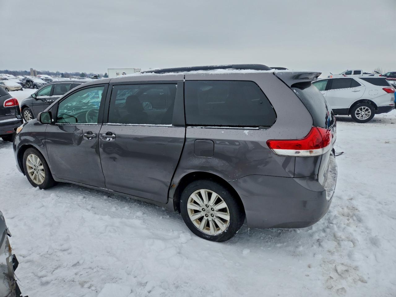 Lot #3316024785 2014 TOYOTA SIENNA LE