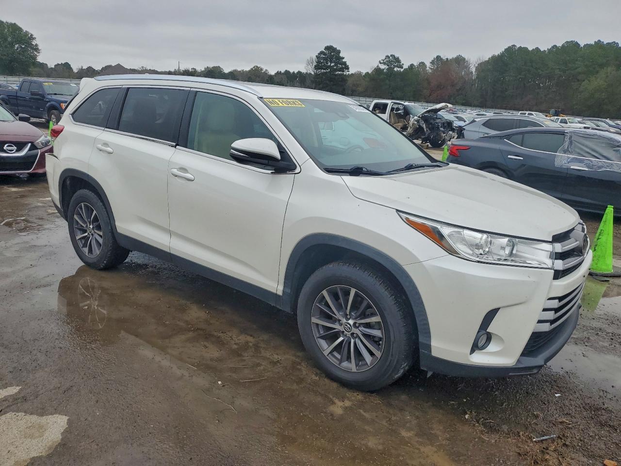 TOYOTA HIGHLANDER SE