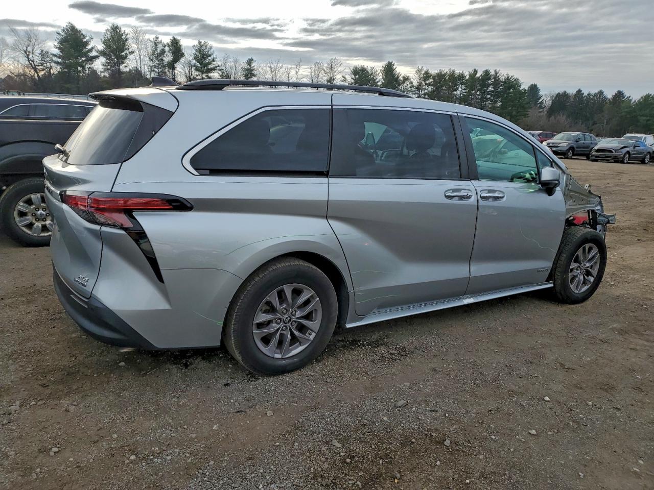 TOYOTA SIENNA XLE