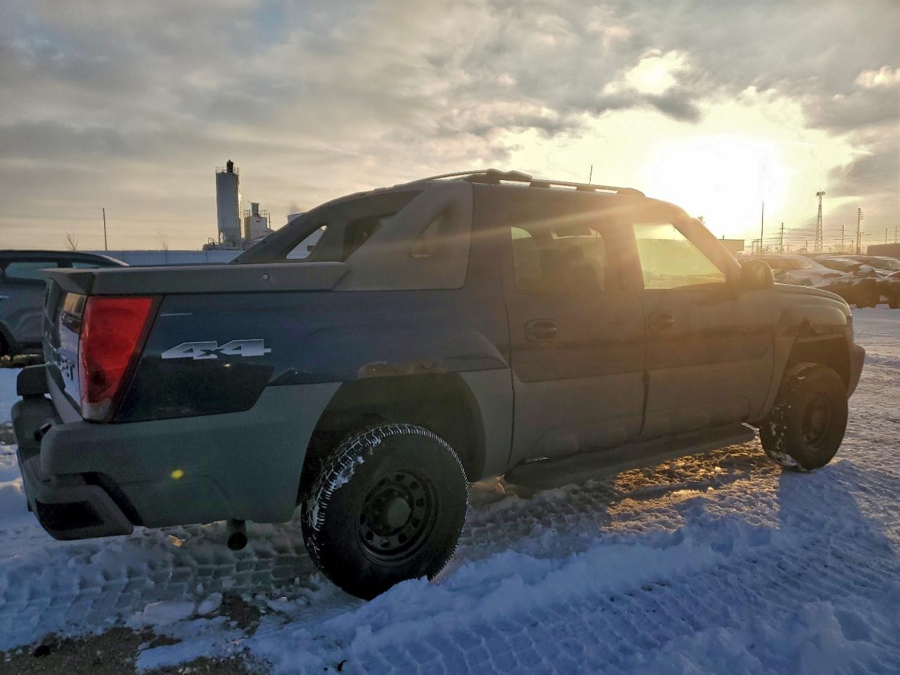 Lot #3305926212 2002 CHEVROLET AVALANCHE