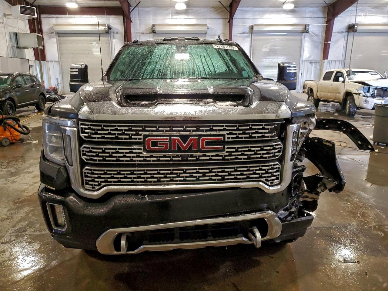 GMC SIERRA K2500 DENALI