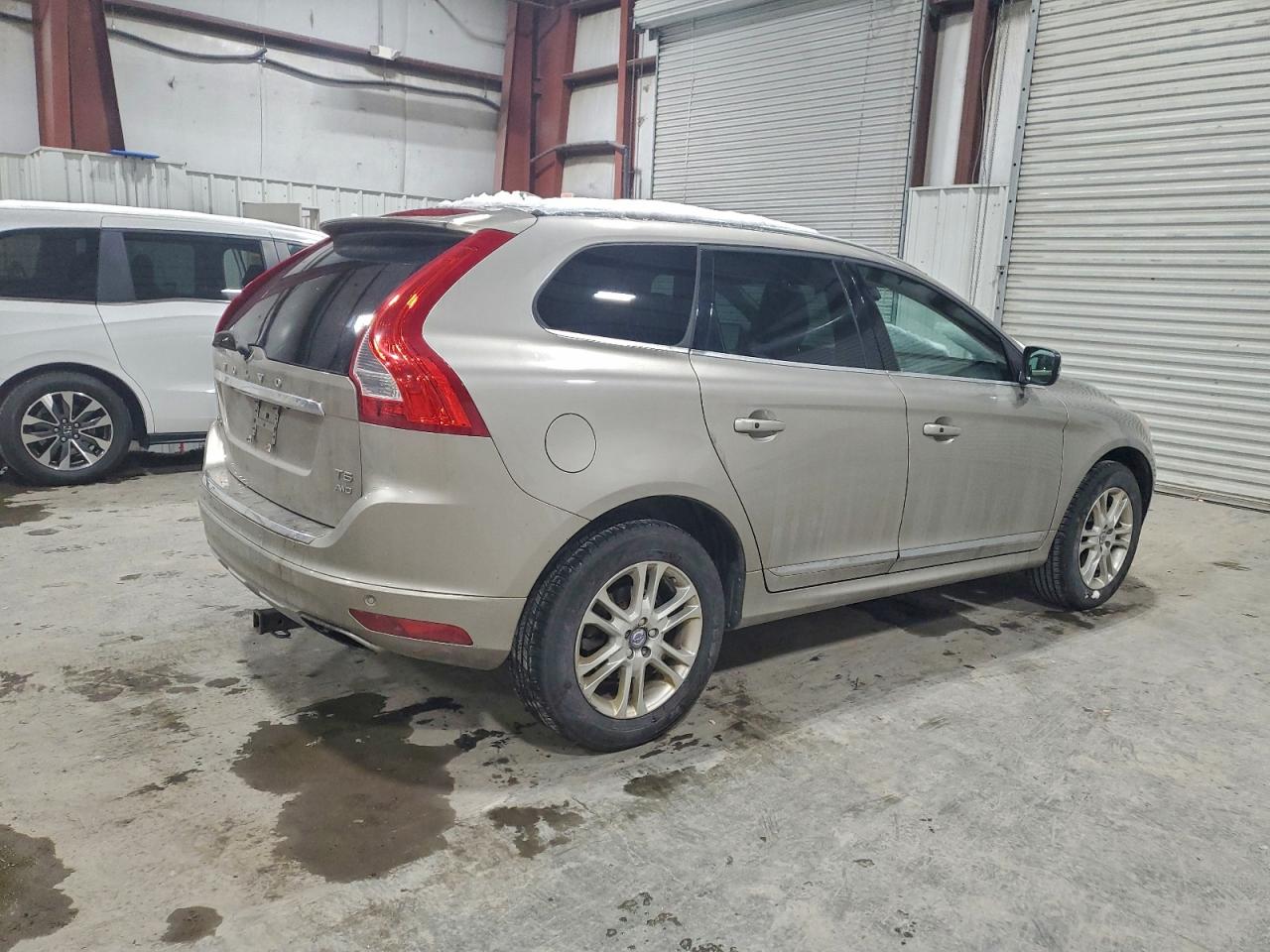VOLVO XC60 T5 PLATINUM