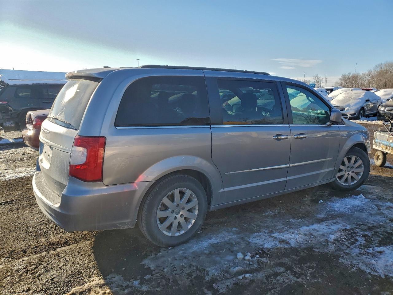 Lot #3308244195 2016 CHRYSLER TOWN & COU