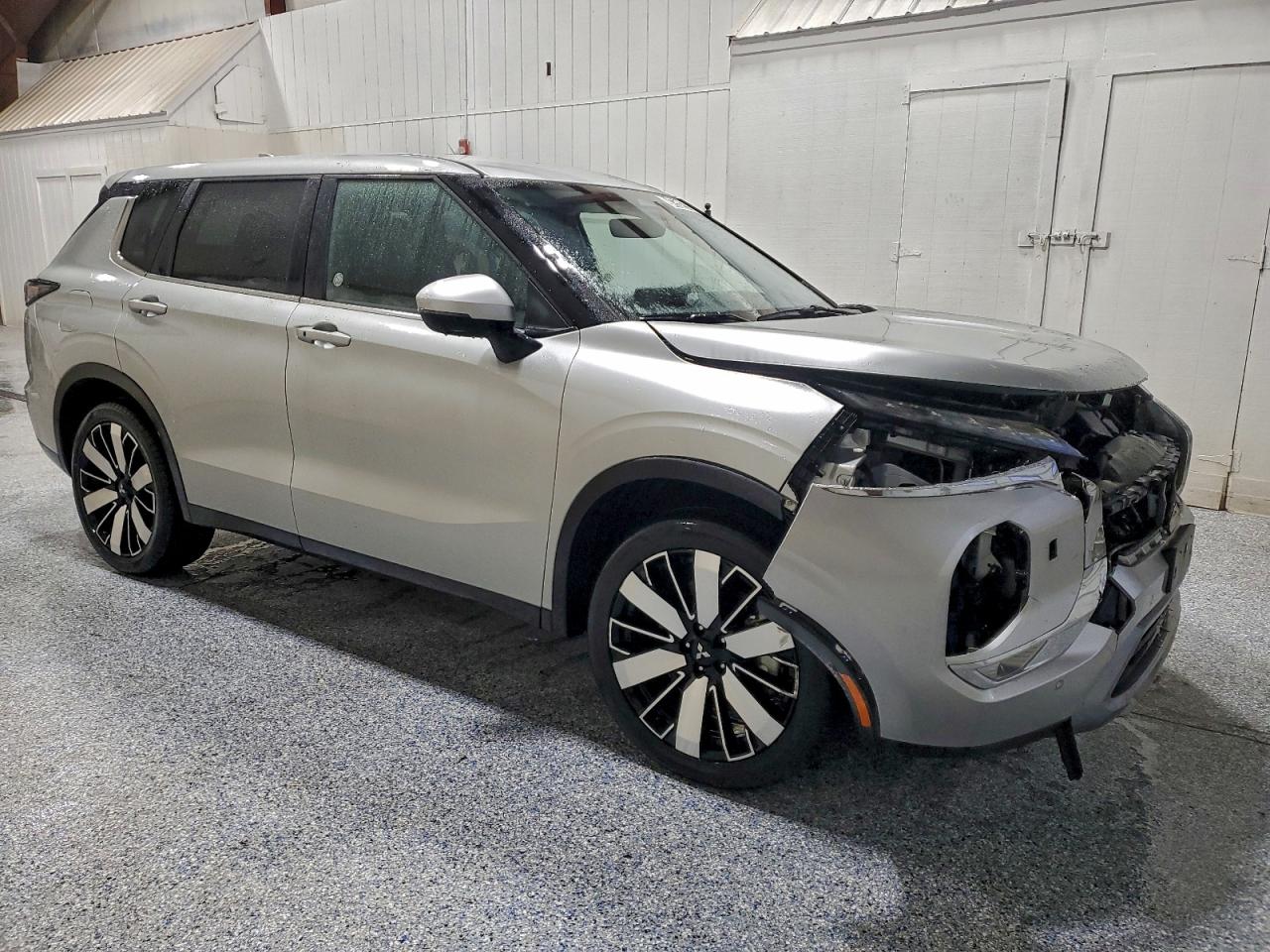 MITSUBISHI OUTLANDER SE