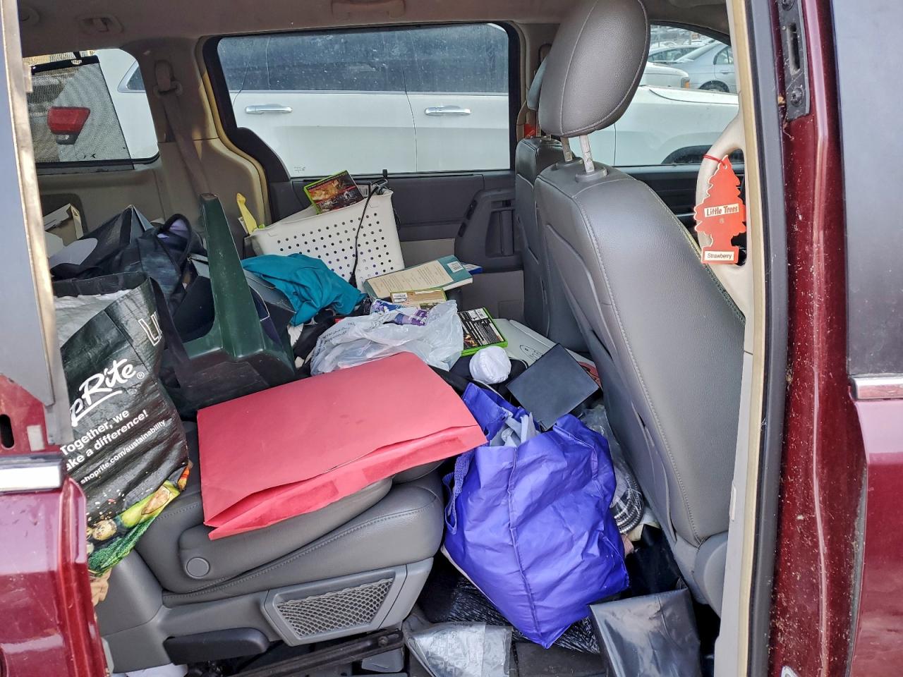 Lot #3317170152 2008 CHRYSLER TOWN & COU