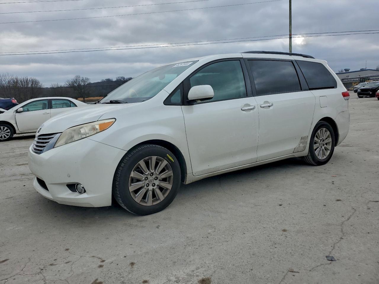 TOYOTA SIENNA XLE
