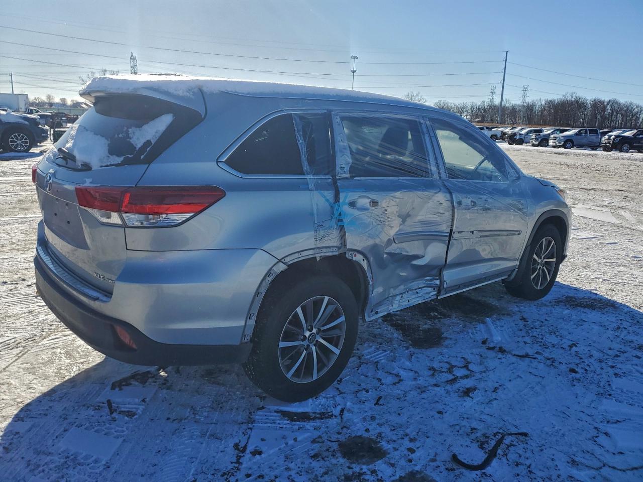 Lot #3305331351 2017 TOYOTA HIGHLANDER
