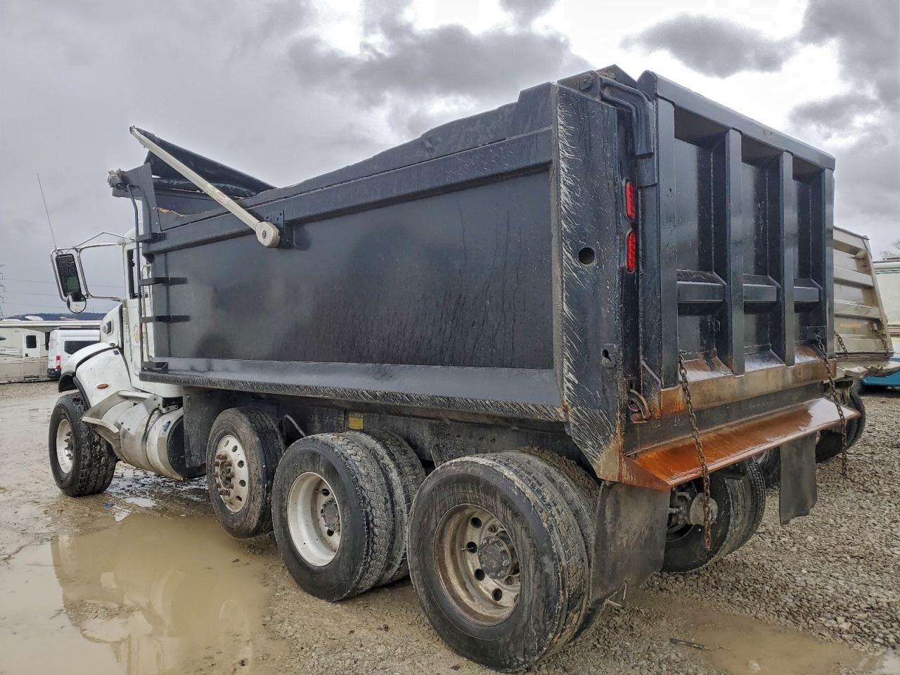 Lot #3311707221 2021 PETERBILT TRACTOR 348