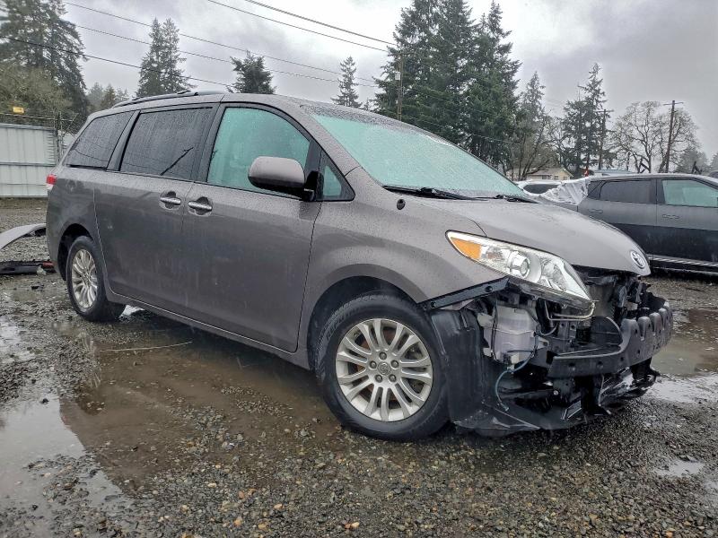 2013 TOYOTA SIENNA XLE #3311496267