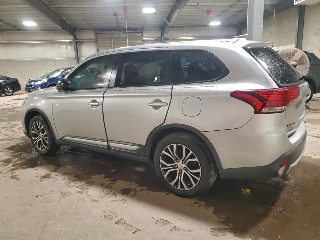 MITSUBISHI OUTLANDER ES