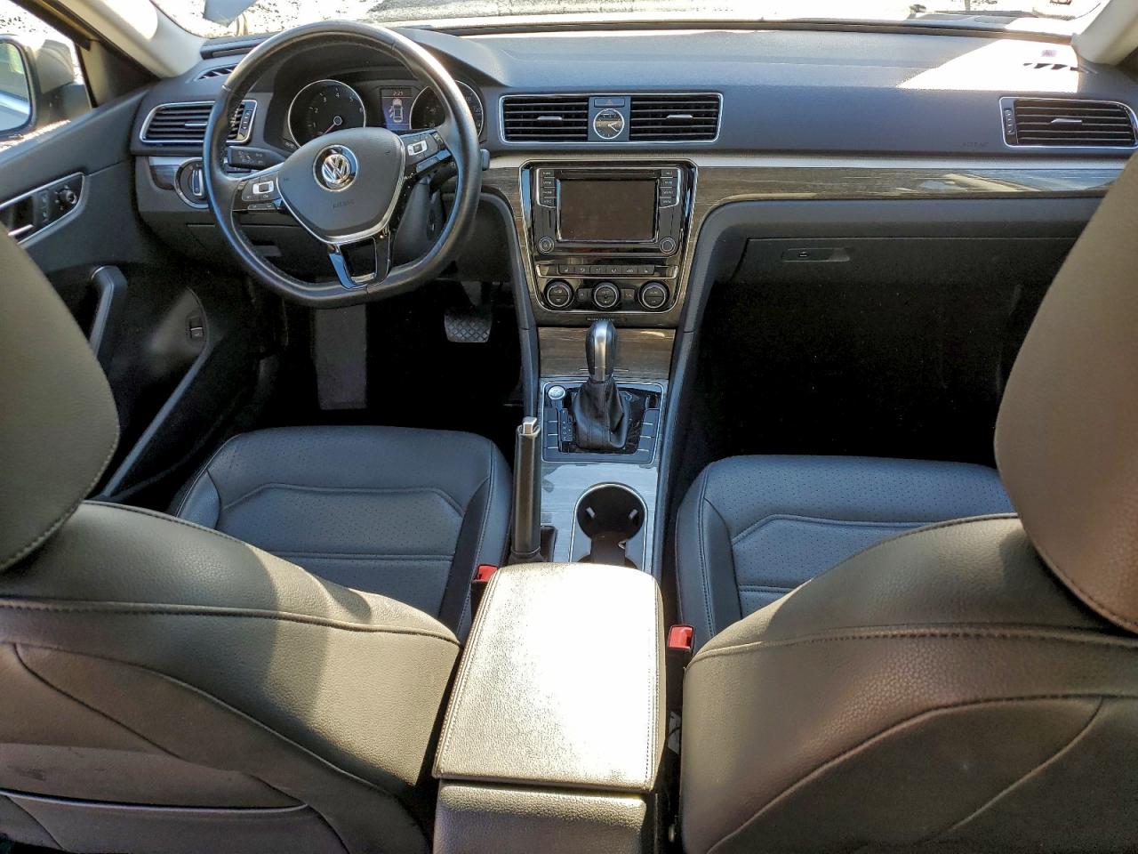 VOLKSWAGEN PASSAT SE