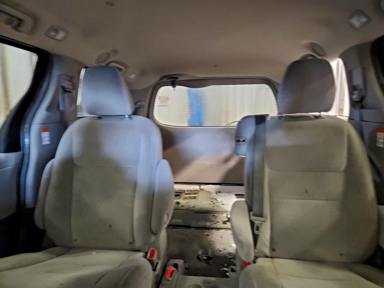 Lot #3304643941 2016 TOYOTA SIENNA LE