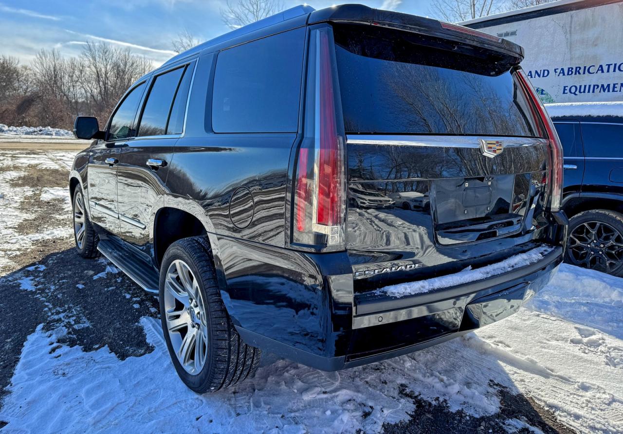 CADILLAC ESCALADE LUXURY