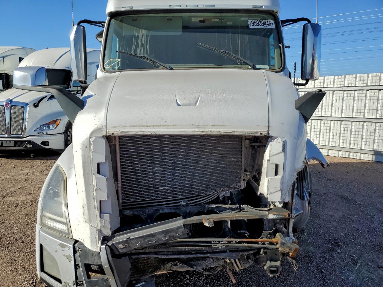 Lot #3311799206 2020 VOLVO VNL