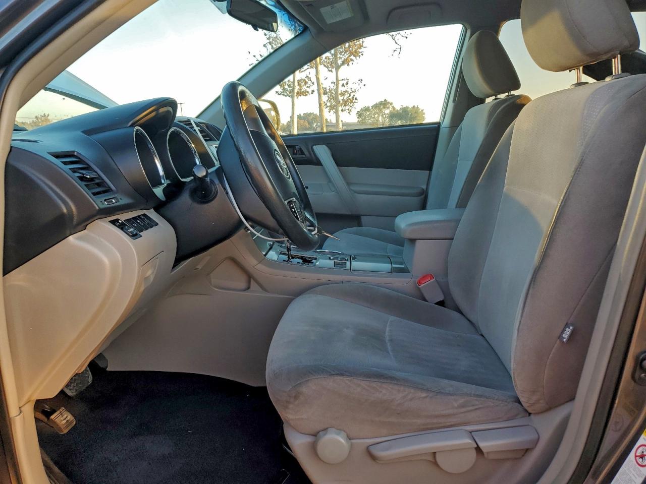 TOYOTA HIGHLANDER BASE