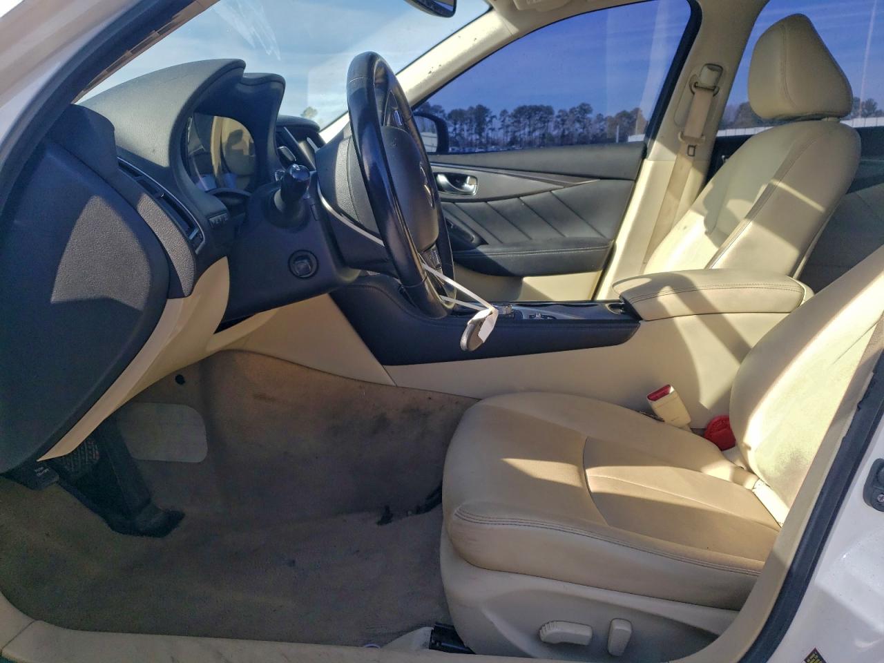 INFINITI Q50 PREMIUM