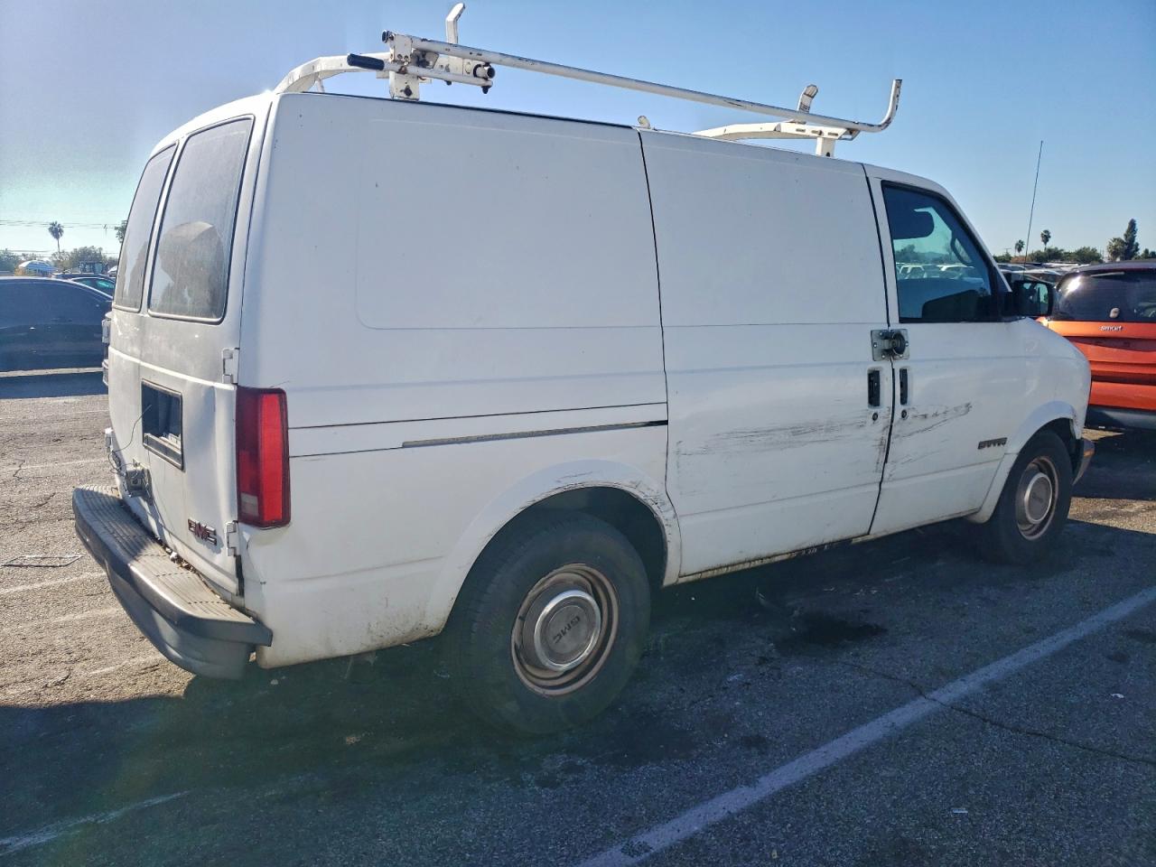 Lot #3311635253 1999 GMC SAFARI XT